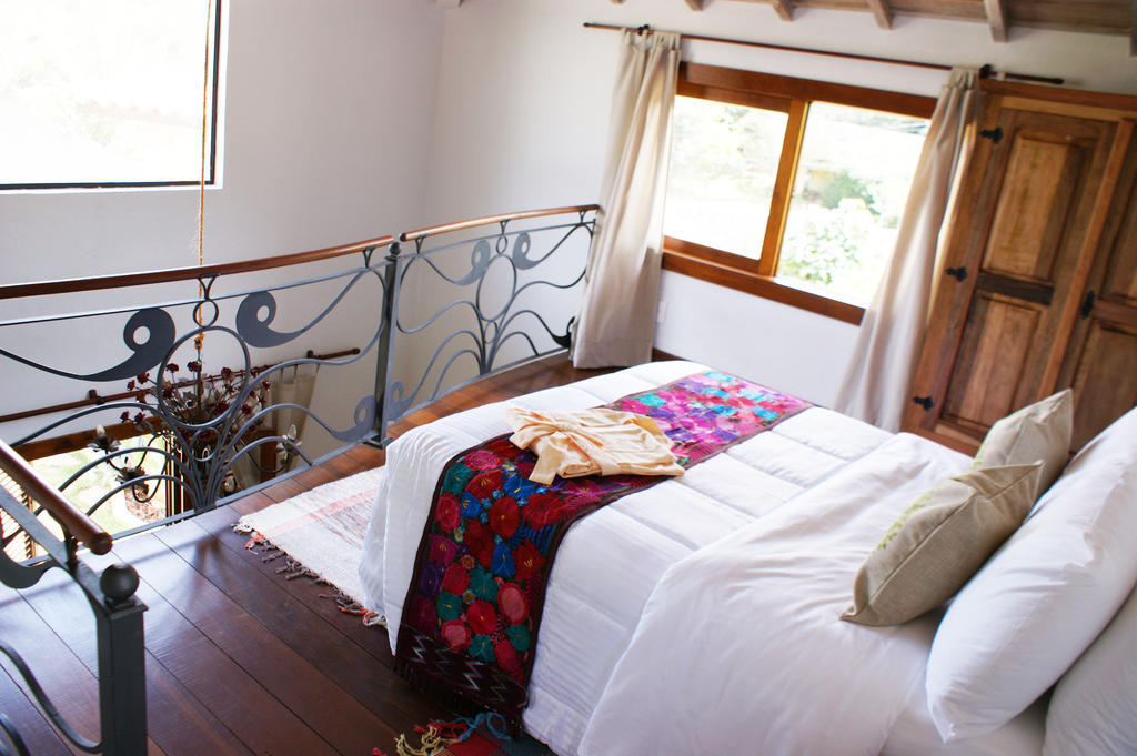 Suite con cama extragrande y vistas al mar